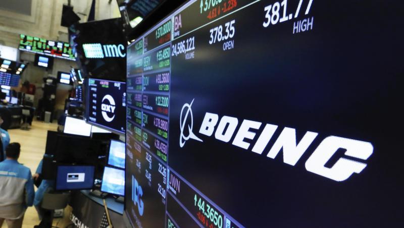 Das Boeing-Logo ist auf einem Bildschirm über dem Tradingfloor der New Yorker Börse zu sehen. Das Boeing-Logo ist auf einem Bildschirm über dem Tradingfloor der New Yorker Börse zu sehen.