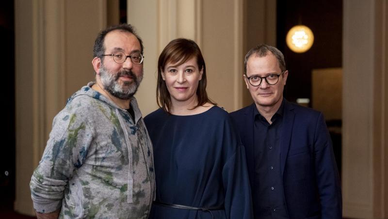 Barrie Kosky (l-r), aktueller Intendant und designierter Hausregisseur der Komischen Oper Berlin, Susanne Moser, Geschäftsführende Direktorin und designierte Ko-Intendantin, und Philip Bröking, Operndirektor und ebenfalls designierter Ko-Intendant der Bühne. Barrie Kosky (l-r), aktueller Intendant und designierter Hausregisseur der Komischen Oper Berlin, Susanne Moser, Geschäftsführende Direktorin und designierte Ko-Intendantin, und Philip Bröking, Operndirektor und ebenfalls designierter Ko-Intendant der Bühne.