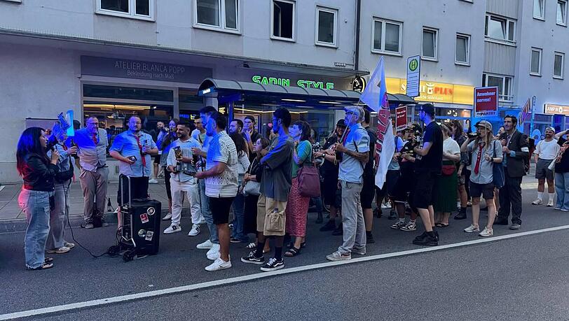 "Die Partei" hat am Samstag eine Demo gegen das Bier-Verbot im Uni-Viertel organisiert.