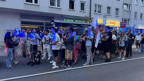 "Die Partei" hat am Samstag eine Demo gegen das Bier-Verbot im Uni-Viertel organisiert.