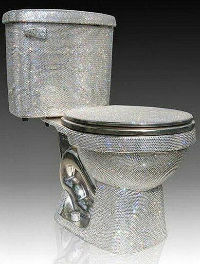 Warum nicht? Wer hat gesagt, dass nicht auch der Gang zur Toilette glamurös sein kann...
