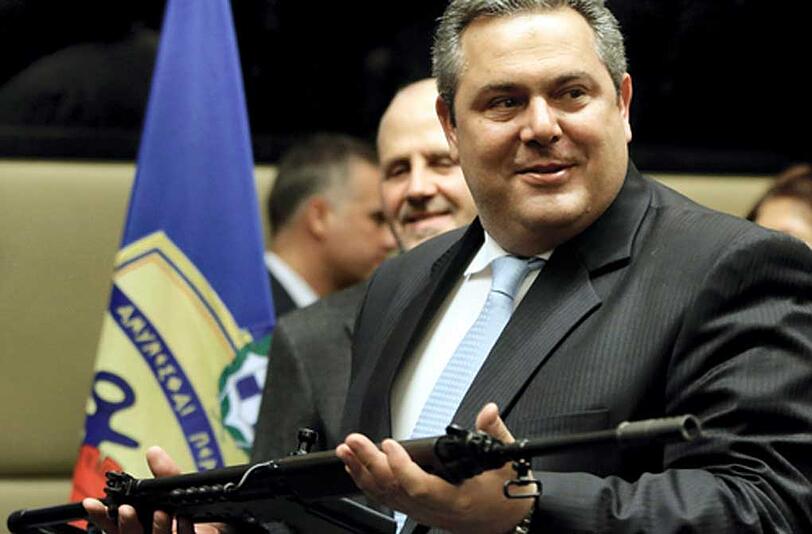 Er greift schon mal  gerne zur Waffe: Griechenlands Verteidigungsminister  Panos Kammenos.