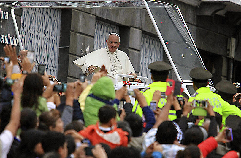 Der Papst besucht Ecuador.