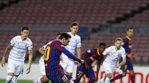Superstar Lionel Messi (M.) traf vom Elfmeterpunkt für den FC Barcelona.