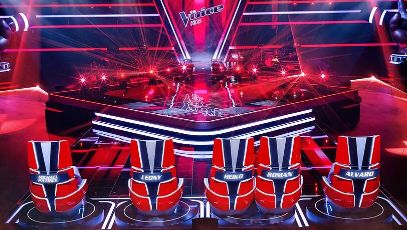 Die bekannten roten Voice-Drehstühle mit den Namen der neuen Coaches.