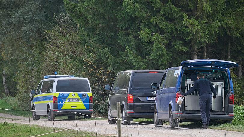 In den Tagen nach der Sichtung hatten Polizisten das Naturschutzgebiet durchkämmt. In den Tagen nach der Sichtung hatten Polizisten das Naturschutzgebiet durchkämmt.