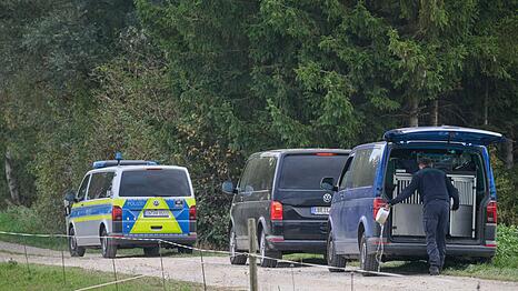 In den Tagen nach der Sichtung hatten Polizisten das Naturschutzgebiet durchk&auml;mmt.