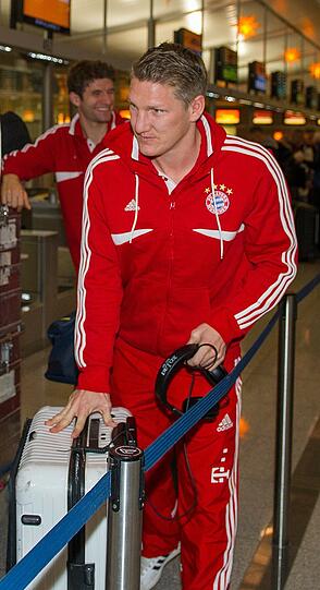 Die Bayern-Stars checken am Flughafen München ein. Sie sind unterwegs ins Trainingslager nach Doha/Katar. Die Bilder vom Abflug.