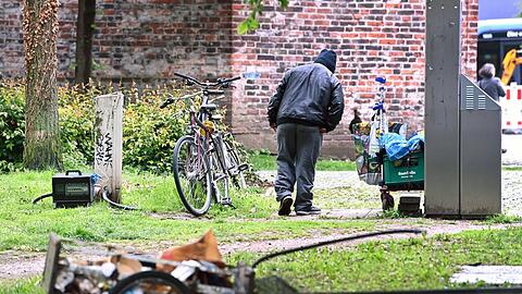 9000 Menschen in München haben keine eigene Wohnung. Verantwortlich dafür ist auch der Freistaat, finden viele.