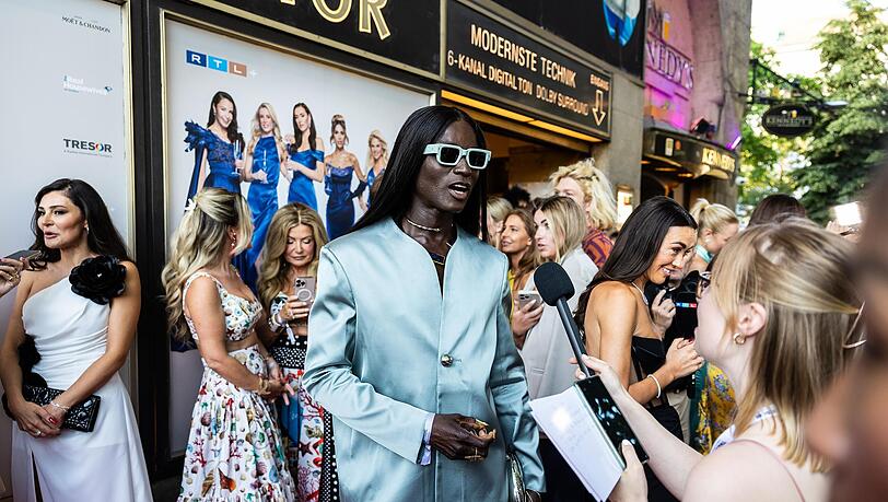 Papis Loveday lässt sich die Premiere von "The Real Housewives" nicht entgehen. Papis Loveday lässt sich die Premiere von "The Real Housewives" nicht entgehen.