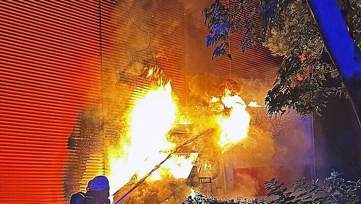 Die Feuerwehr hatte alle Hände voll zu tun in der Nacht von Samstag auf Sonntag.