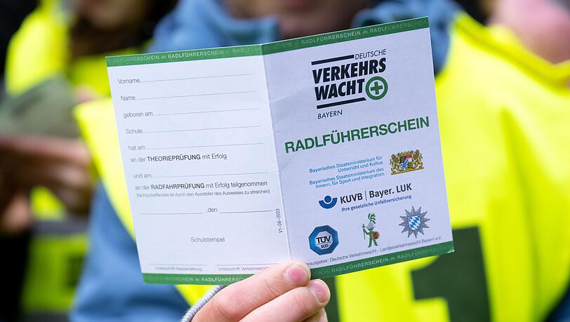 Der neue Radführerschein soll Schülerinnen und Schüler über die gesamte Grundschulzeit hinweg begleiten.