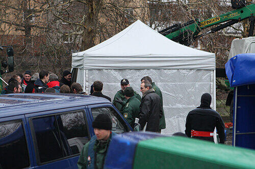 In diesem schnell aufgebauten Zelt wurde der Körper gleich nach der Bergung von Spezialisten begutachtet.