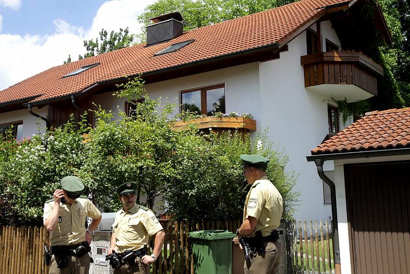 Ein idyllisches Haus in Hohenschäftlarn bei Ebenhausen und München: Hier hat ein Anwalt seine Frau mit einem Küchenmesser erstochen