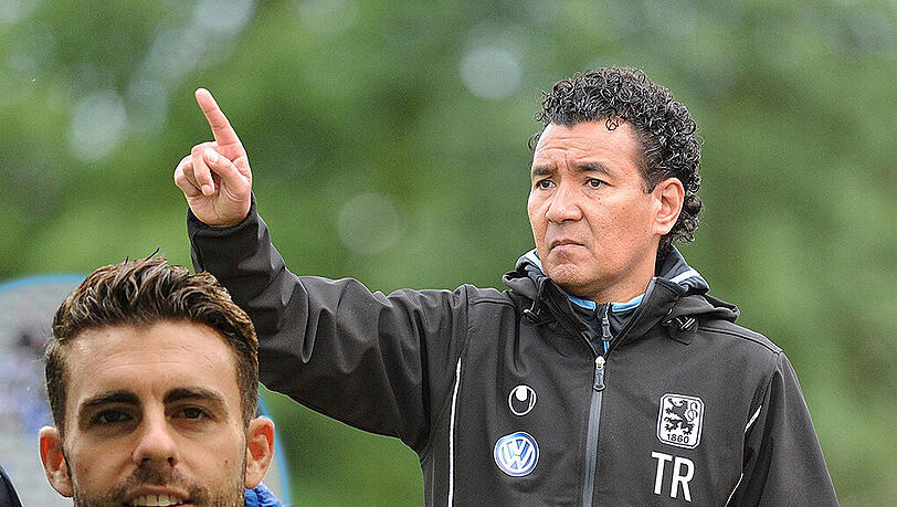 Löwen-Trainer Ricardo Moniz zeigte sich nach dem Spiel gegen Club Nacional zufrieden mit der Leistung von Neuzugang Rodri. Löwen-Trainer Ricardo Moniz zeigte sich nach dem Spiel gegen Club Nacional zufrieden mit der Leistung von Neuzugang Rodri.