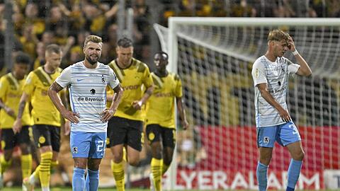 Der Anfang vom Ende der Pokal-Träume der Sechzger: Die Dortmunder schießen das vorentscheidende 2:0 durch Bellingham, Yannick Deichmann (l.) und Leo Morgalla sind bedient.