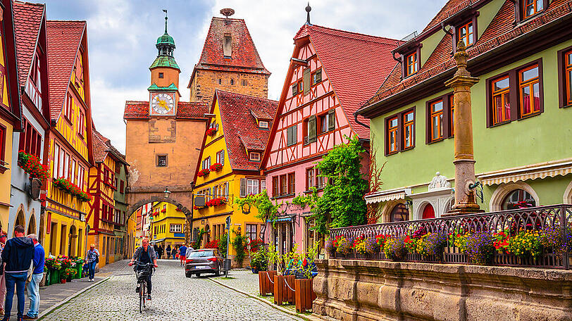 Die historische Altstadt von Rothenburg ob der Tauber sollte man sich nicht entgehen lassen.