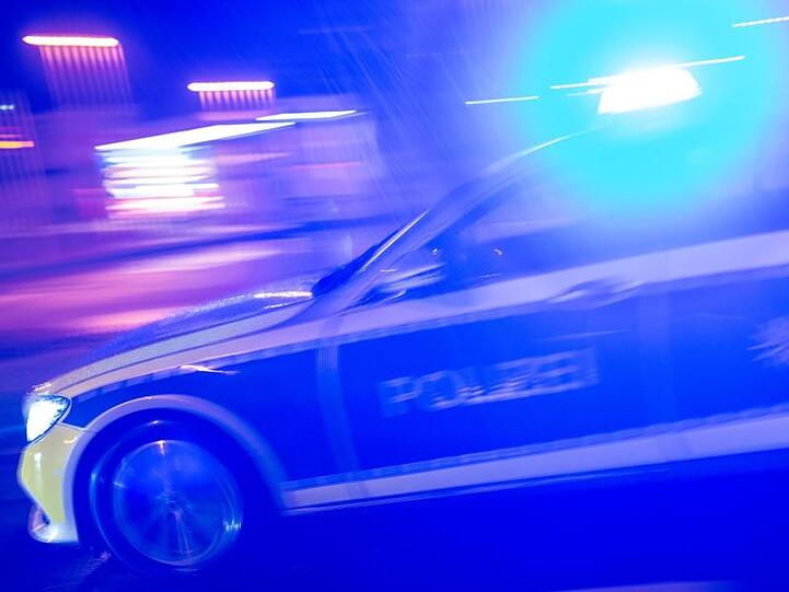 Die Polizei hat in Franken einen Autofahrer festgenommen, in dessen Kofferraum eine Leiche lag.