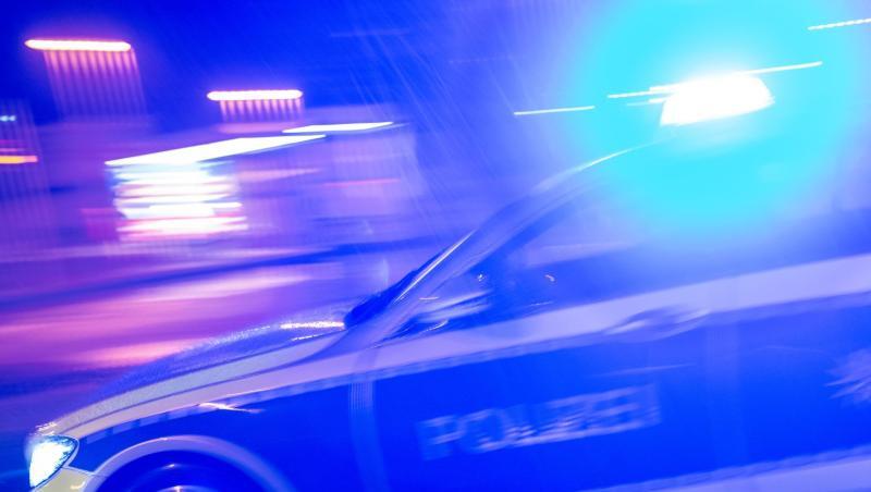 Die Polizei hat in Franken einen Autofahrer festgenommen, in dessen Kofferraum eine Leiche lag. Die Polizei hat in Franken einen Autofahrer festgenommen, in dessen Kofferraum eine Leiche lag.