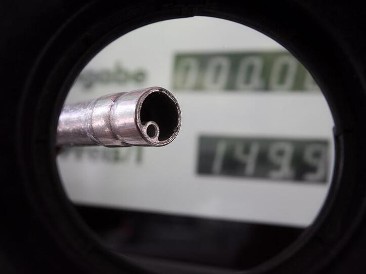 Tanken: In manchen Städten schauen die Autofahrer ganz besonders in die Röhre