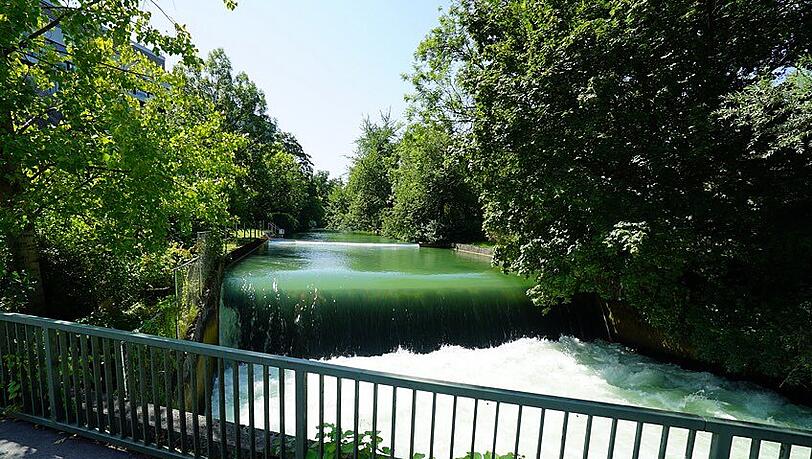 An dieser Stelle verunglückte ein Mann tragisch beim Baden im Eisbach.