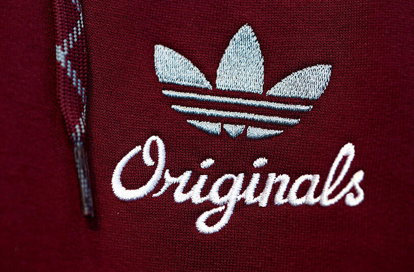 Große Sportmarken wie Adidas eröffnen immer mehr eigene Shops - das macht Sportgeschäften zu schaffen.