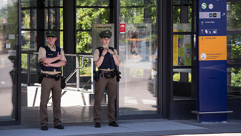 Im Bahnhof Unterföhring schoss Alexander B. um sich - eine Kugel traf die Polizistin im Kopf.