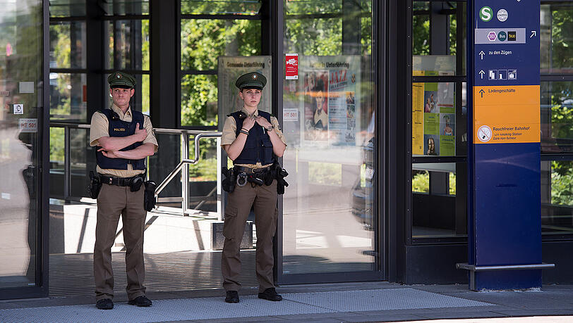 Im Bahnhof Unterföhring schoss Alexander B. um sich - eine Kugel traf die Polizistin im Kopf. Im Bahnhof Unterföhring schoss Alexander B. um sich - eine Kugel traf die Polizistin im Kopf.