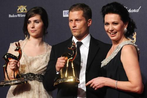 Ein Bambi von Iris Berben für die "Keinohrhasen" Nora Tschirner und Til Schweiger.