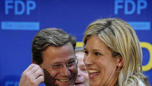 "Freude schöner Götterfunken": Guido Westerwelle und Silvana Koch-Mehrin euphorisiert. "Freude schöner Götterfunken": Guido Westerwelle und Silvana Koch-Mehrin euphorisiert.