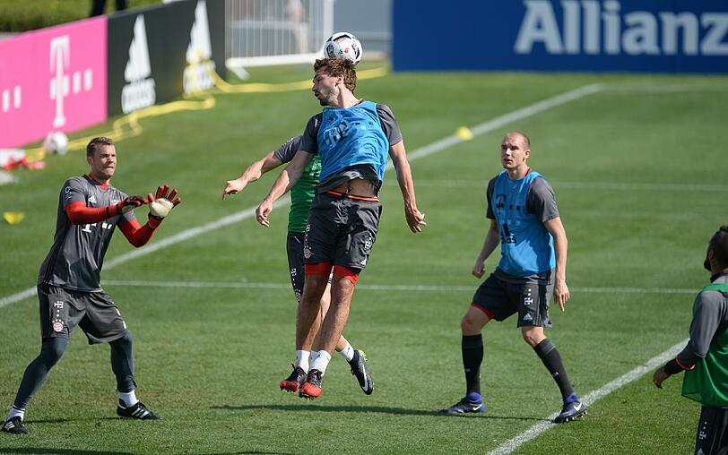 Einer bleibt, einer ist wohl bald weg: Mats Hummels (l.) und Holger Badstuber, der ausgeliehen werden soll, in Doha.