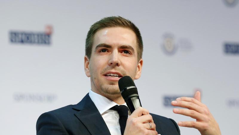 Der ehemalige Fußball-Nationalspieler Philipp Lahm spricht während einer Talkrunde. Foto: Roland Weihrauch/Archivbild Der ehemalige Fußball-Nationalspieler Philipp Lahm spricht während einer Talkrunde. Foto: Roland Weihrauch/Archivbild