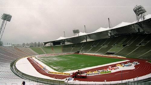 Hier würden 2018 die Eröffnungsfeierlichkeiten steigen:  im schneebedeckten Münchner Olympiastadion.