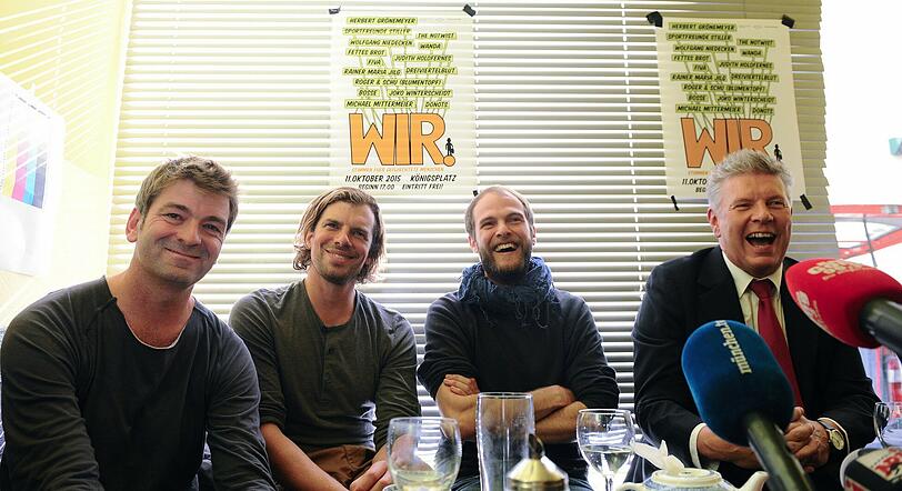 Gut gelaunte Veranstalter (v.l.): Till Hofmann (Bellevue di Monaco), Rüde Linhof und Peter Brugger (beide Sportfreunde Stiller) mit OB Dieter Reiter.