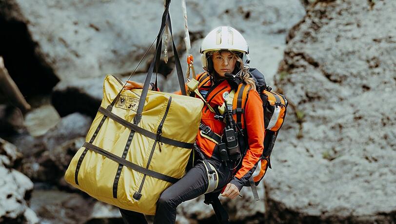 Luise Bähr liebt bei "Die Bergretter" die Tauflüge am Hubschrauber. Luise Bähr liebt bei "Die Bergretter" die Tauflüge am Hubschrauber.