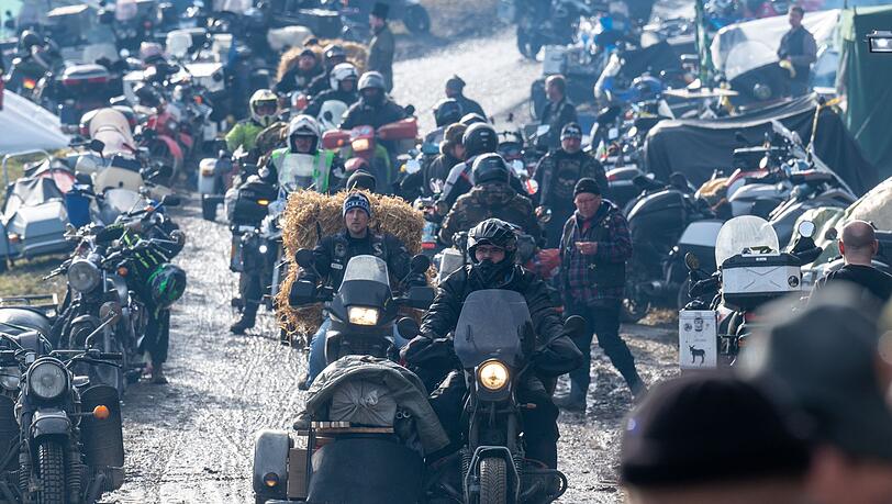 Teilnehmer des Elefantentreffens in Thurmansbang im vergangenen Jahr. Das allj&auml;hrliche Motorradfestival im Bayerischen Wald wird heuer zum 68. Mal stattfinden - unter scharfen Auflagen f&uuml;r die Besucher. (Archivbild)