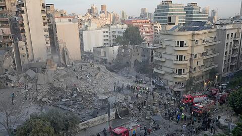Ein israelischer Luftangriff hat in der libanesischen Hauptstadt ein mehrst&ouml;ckiges Geb&auml;ude dem Erdboden gleichgemacht.