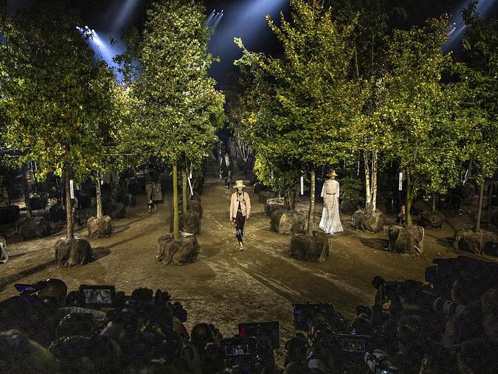 Bei der Dior-Show ist der Erhalt biologischer Vielfalt das zentrale Thema.