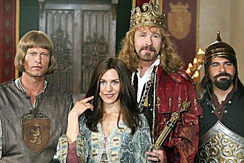 Til Schweiger mit seinen Ritter-Stars, darunter auch Thomas Gottschalk mit Perücke