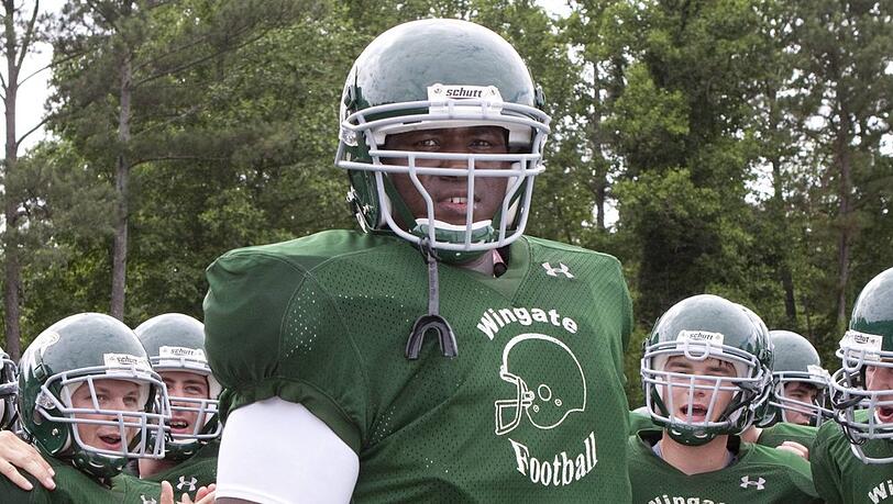 Schauspieler Quinton Aaron als NFL-Star Michal Oher im Film "Blind Side".