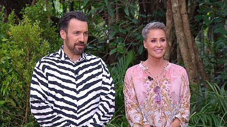 Sonja Zietlow und Jan K&ouml;ppen sind die Moderatoren des Dschungelcamps