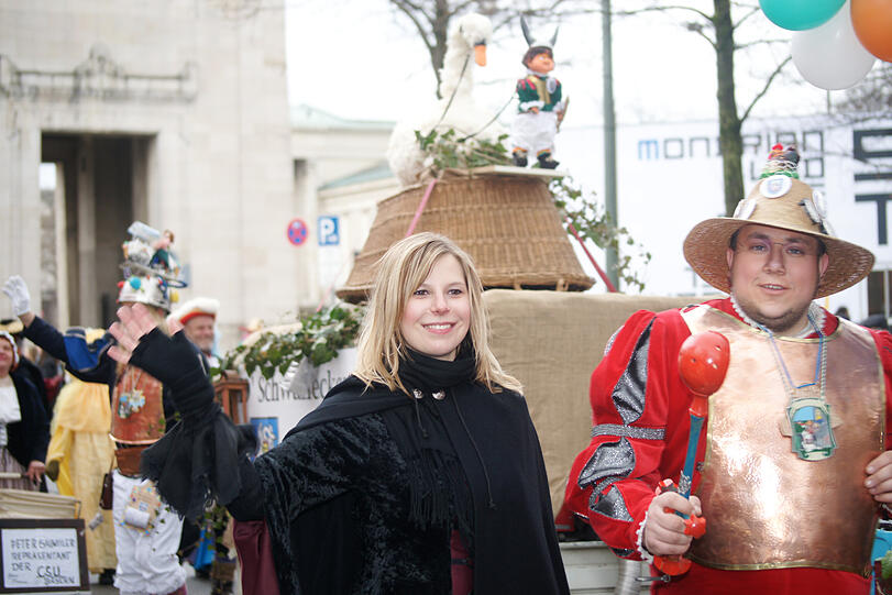 Die Münchner Faschingsumzüge am Königs- und Odeonsplatz.