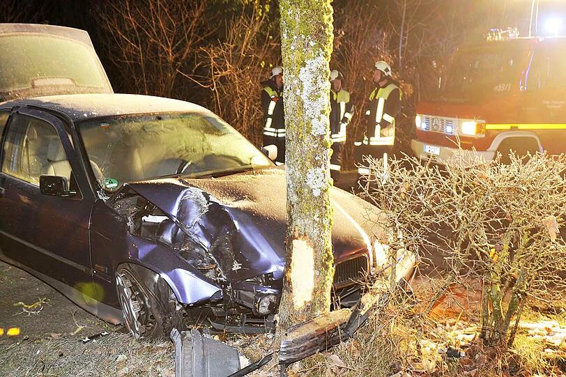 Der Fahrer des BMW verletzte sich beim Unfall schwer und musste ins Krankenhaus gebracht werden.