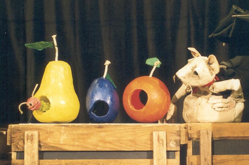 War schon ganz schön fleißig: Die Raupe Nimmersatt (l.).