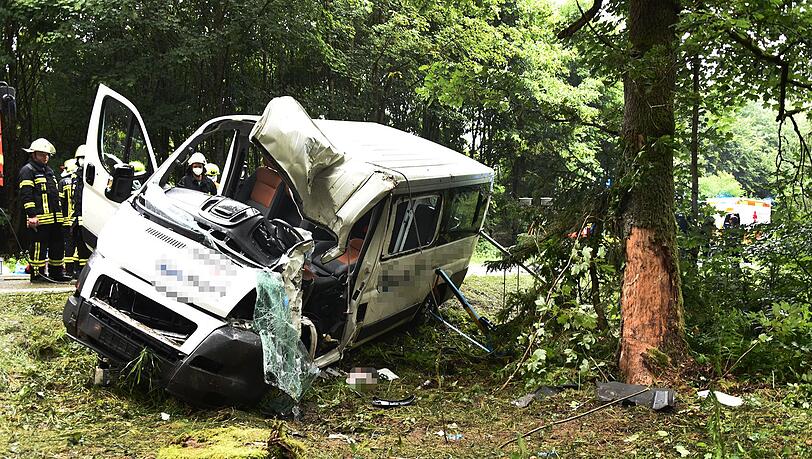 Warum die Fahrerin von der Fahrbahn abgekommen ist, ist bisher nicht bekannt. Warum die Fahrerin von der Fahrbahn abgekommen ist, ist bisher nicht bekannt.