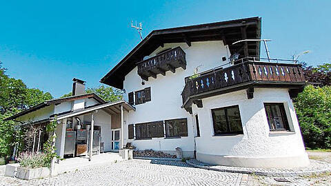 Die stattliche Villa mit Badehaus am See, in der einst der Sänger und Schauspieler Hans Albers mit seiner Partnerin gelebt hat, soll nach dem Wunsch eines Münchner Vereins ein Erinnerungsort und Begegnungszentrum werden.