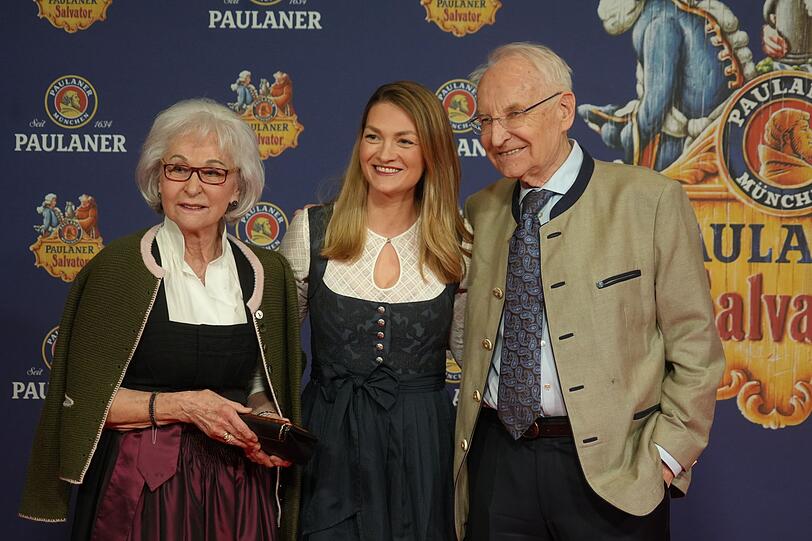 Edmund Stoiber mit Ehefrau Karin und Gesundheitsministerin Judith Gerlach.