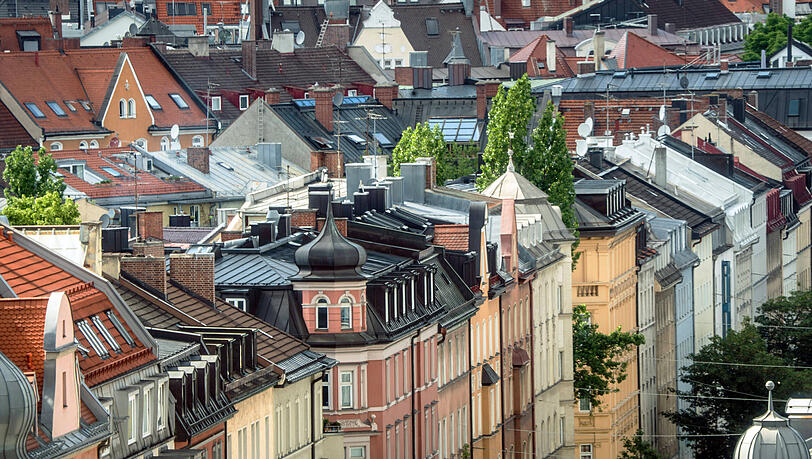 Blick über die Dächer von Haidhausen. Zwischen 2015 und 2025 sind die Mieten in München im Durchschnitt von 14,71 Euro pro Quadratmeter auf 21,44 Euro gestiegen. Blick über die Dächer von Haidhausen. Zwischen 2015 und 2025 sind die Mieten in München im Durchschnitt von 14,71 Euro pro Quadratmeter auf 21,44 Euro gestiegen.