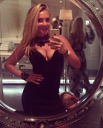 Reality-Star Evelyn Burdecki will bei "Promi Big Brother" mit Vorurteilen über sich aufräumen: "Beim 'Bachelor' hatte ich nur zehn Minuten Sendezeit und wurde als kleine Zicke dargestellt, die ich eigentlich nicht bin. Ich gehe ins Haus, weil ich die andere Seite der Evelyn zeigen möchte - die herzliche, lustige, lebensfrohe Evelyn, die Streit am liebsten aus dem Weg geht." Und welcher männliche Bewohner könnte der 28-Jährigen im Haus gefährlich werden? "Mein Traummann muss mich immer zum Lachen bringen, zuverlässig sein, loyal, positiv und mir jeden Tag das Gefühl geben, dass ich seine Prinzessin bin."