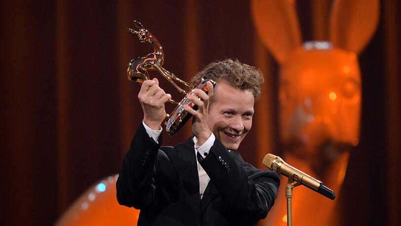 Felix Kammerer gewinnt den Bambi in der Kategorie «Schauspieler National» und kritisiert in seiner Dankesrede den Burda-Verlag.